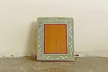 ART DECO PICTURE FRAME w. ETCHED LEAF MOTIF