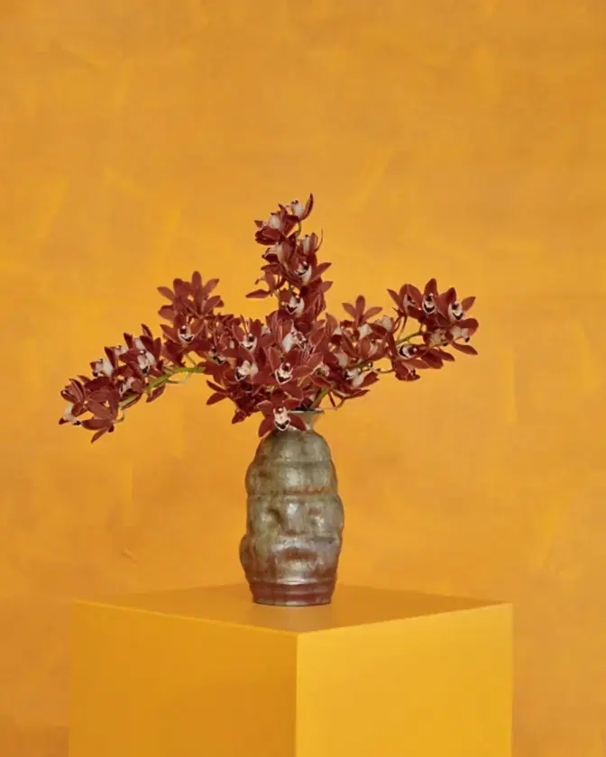ABSTRACT CERAMIC VASE