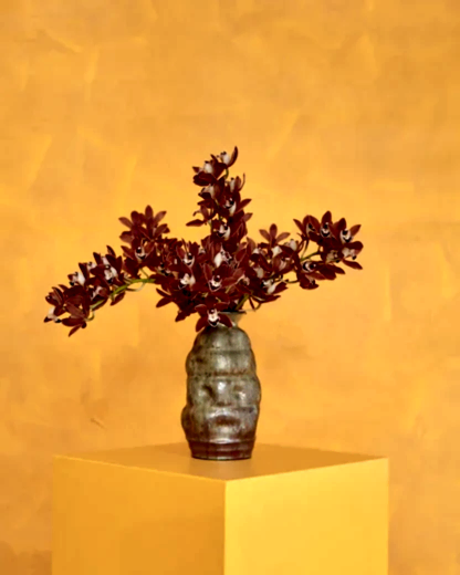 ABSTRACT CERAMIC VASE