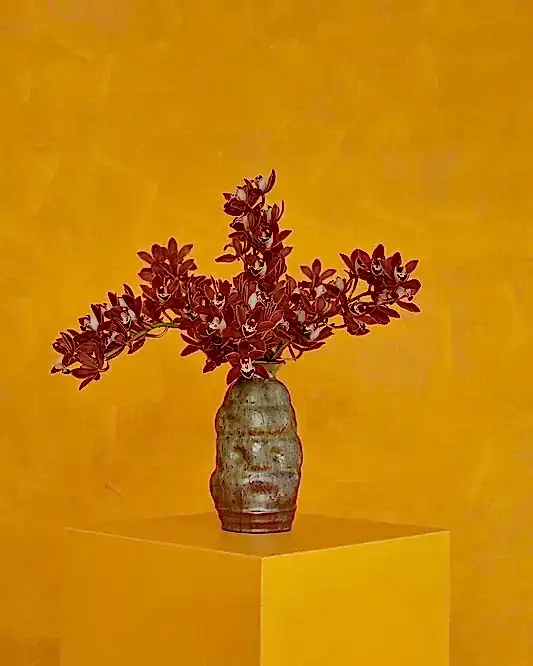 ABSTRACT CERAMIC VASE