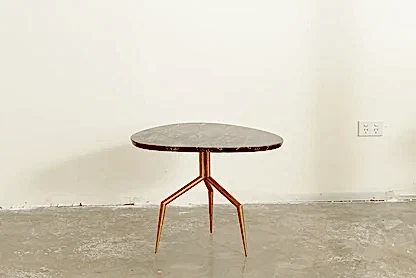 ART DECO MARBLE SIDE TABLE w. BRASS BASE